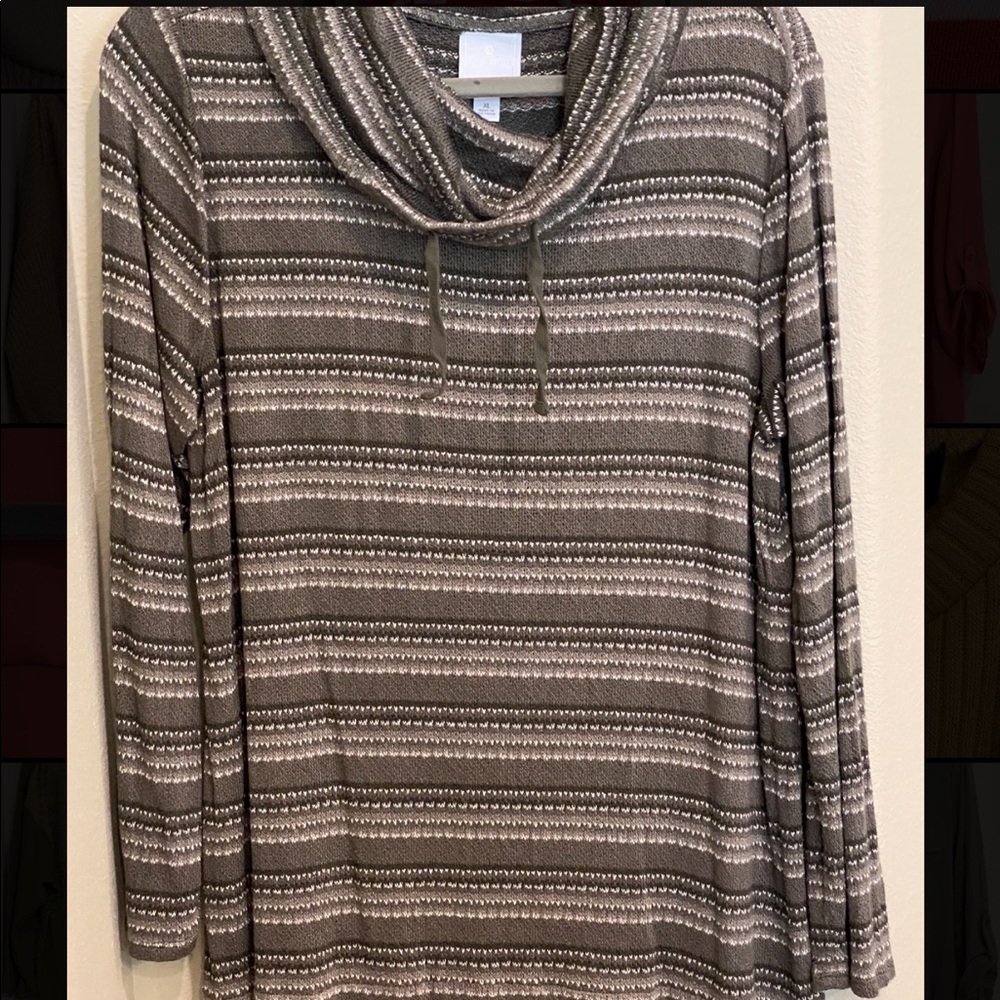 Dressbarn mock turtleneck